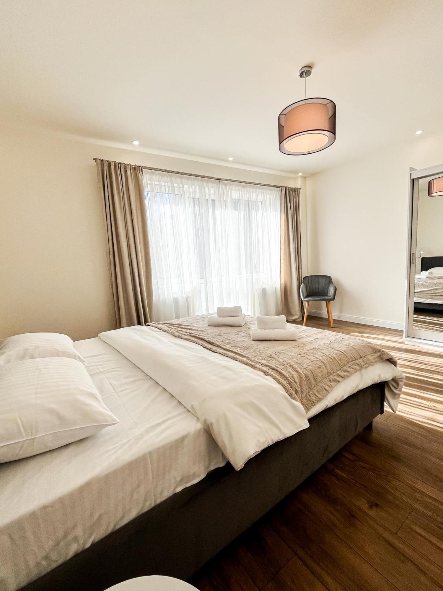 La Teatru - 2Bd Apartment Near Theatre And Old Town Braşov Esterno foto
