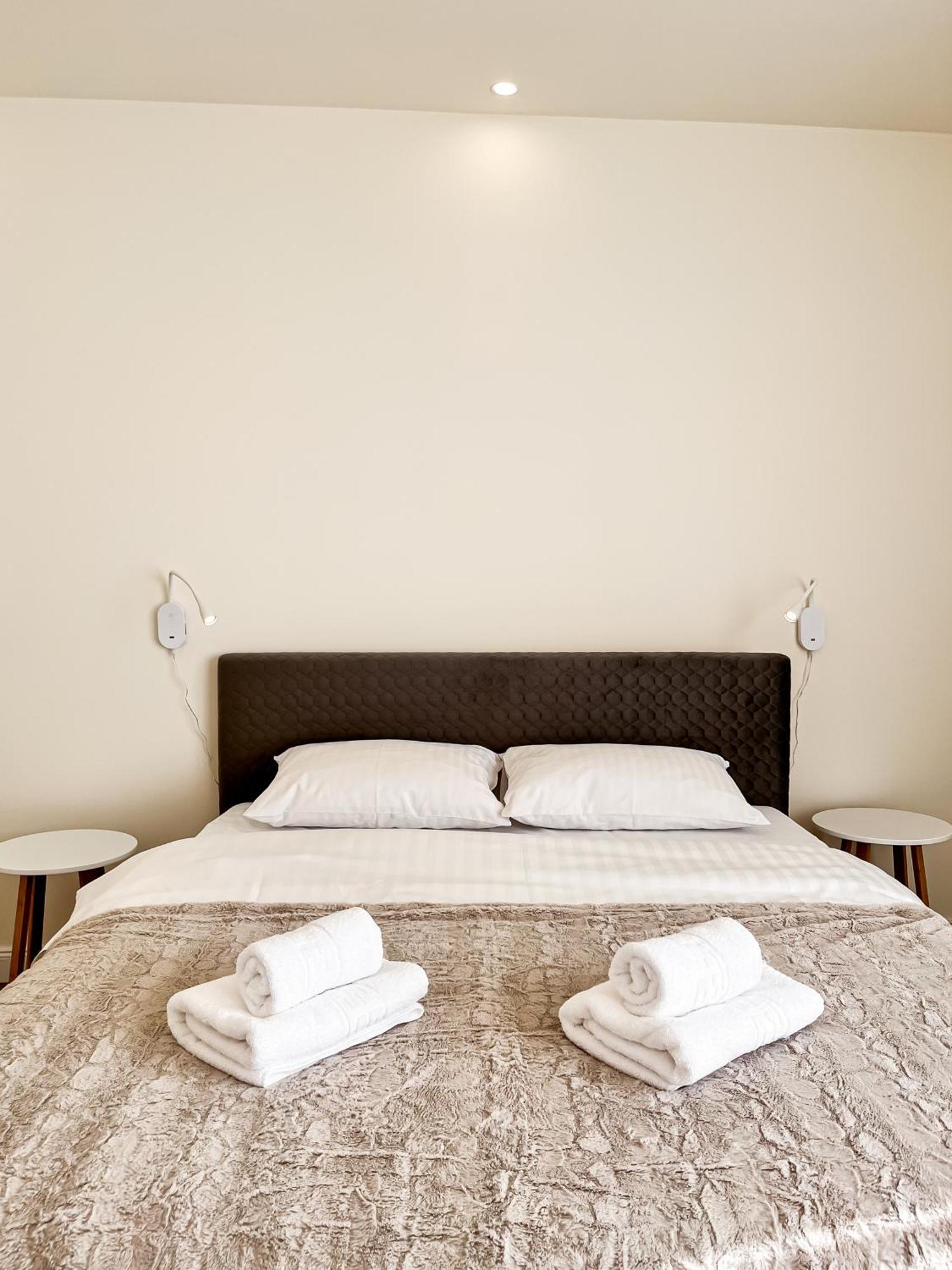 La Teatru - 2Bd Apartment Near Theatre And Old Town Braşov Esterno foto