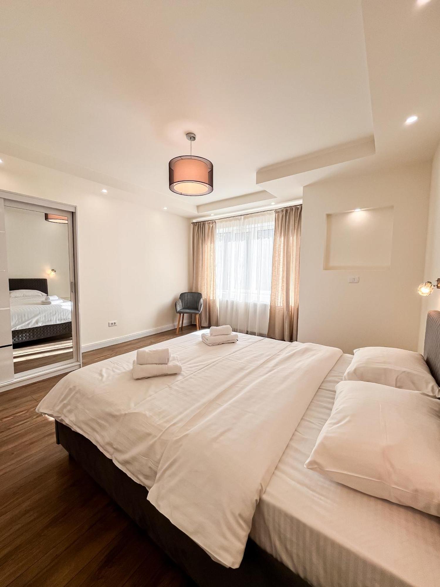 La Teatru - 2Bd Apartment Near Theatre And Old Town Braşov Esterno foto